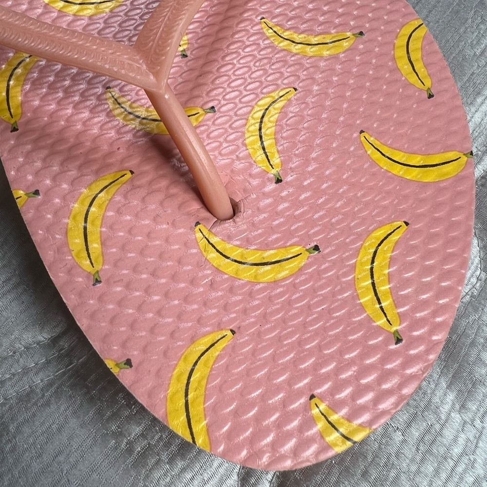 Old Navy Banana Smoothie Flip Flop Sandals Size 11 W